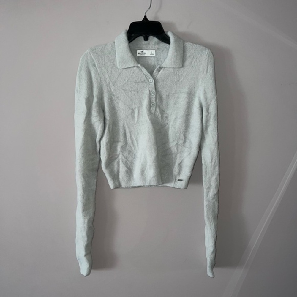 NWOT Hollister Light Grey Collared Button Cropped sweater Large